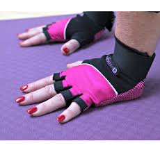 https://www.peninsulahandtherapy.com.au/wp-content/uploads/2020/06/pht_preventing-wrist-pain-yoga-pilates_3.jpg